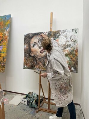 Ilona Hendriks in the Studio