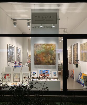 Barbara Pastorino in the Studio: Vetrina della galleria d'arte Maiocchi15, a Milano