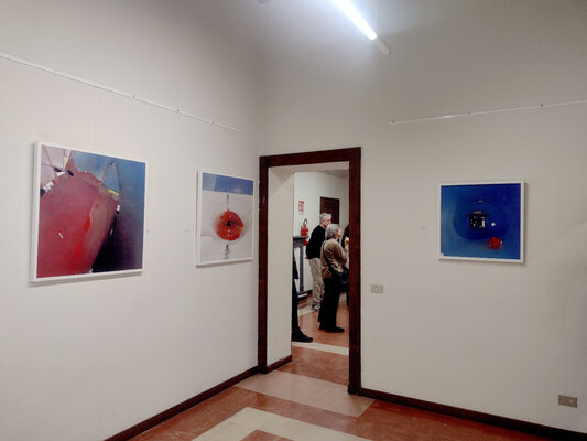 Carlo Olper in the Studio: Opere "Eruzione" "Orizzonte" "Microcosmo" esposte alla mostra Visual Persuasion - 2024 - Independent Artists Gallery - Villa Brentano - Busto Garolfo - Milano