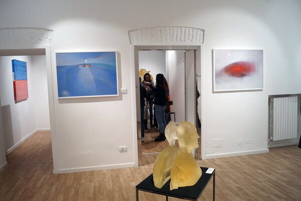 Carlo Olper in the Studio: Opere "Orizzonte"  e "Nuvola Rossa" esposte alla mostra Connections 2 - 2024 - MZ Gallery Via Maroncelli MIlano