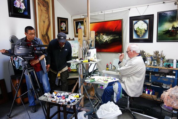 Alain Brunet "Tenurb-Géneau" in the Studio: Reportage TV à l'atelier,par les journalistes de la chaine CCTV 9 (Pékin )