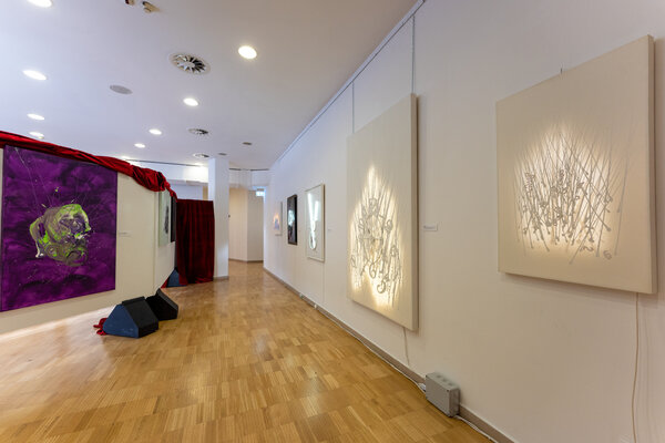 Stefano Di Loreto in the Studio: Immagine della mostra personale "L'Asse Interiore, la Bellezza" all'interno del Festival Dannunziano 2022 nel Museo Aurum, Italia