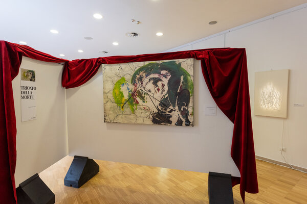 Stefano Di Loreto in the Studio: Immagine della mostra personale "L'Asse Interiore, la Bellezza" all'interno del Festival Dannunziano 2022 nel Museo Aurum, Italia