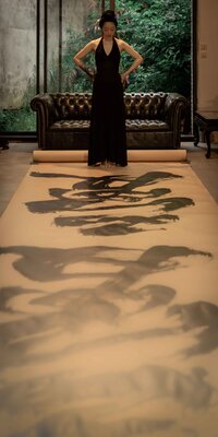 Kaixuan Feng in the Studio: En cours d'entrainement pour la série "Cheveux d'Encre-AMOUR" dans mon atelier à Lille en France en 2023