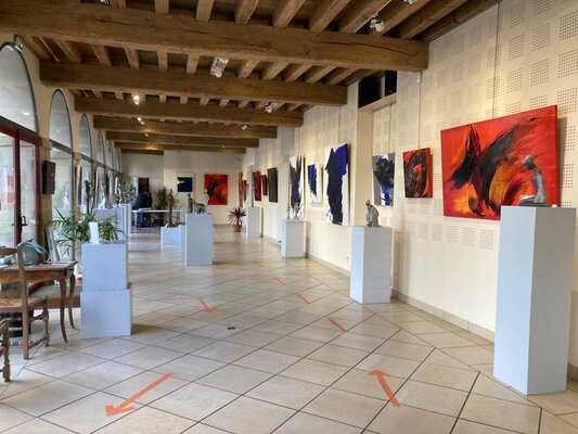 Jean Soyer in the Studio: Exposition dans la galerie de Bressuire avec la sculpteure Nadine Enakieff