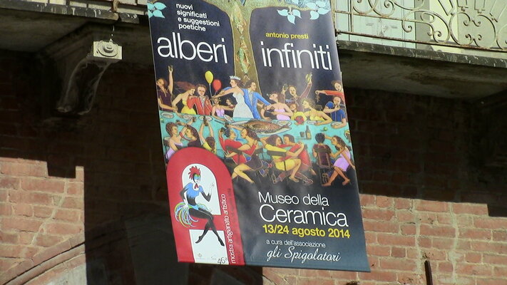 Antonio Presti in the Studio: Banner sulla facciata del Museo della Ceramica di Mondovì in occasione della mostra personale "ALBERI INFINITI" nell'agosto del 2014