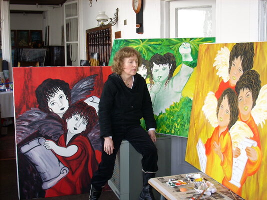 Estela Del Valle Mañez in the Studio: En su taller la Pintora nos muestra varias pinturas de "ANGELES", los cuales han sido muy importantes en su vida. Estos se presentan en diferentes acciones y colores muy significativos-