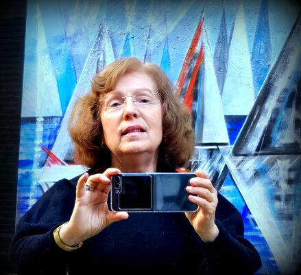 Estela Del Valle Mañez in the Studio: La Pintora Estela Del Valle, presenta, "JARRONES IMAGINARIOS CHILE I"  y "JARRONES IMAGINARIOS CHILE II" , dos PINTURAS  que poseen un gran contenido y evolución pictorica, manteniendo siempre una paleta de gran colorido