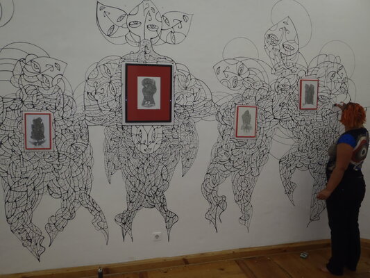 Ira Repey in the Studio: Wandmalerei in der Berchtoldvilla, Salzburg