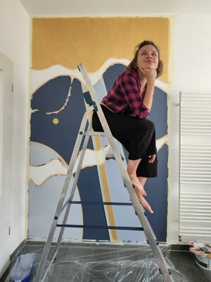 Franziska Raffaël in the Studio: mural painting_break