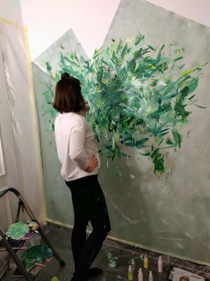 Franziska Raffaël in the Studio: mural painting_inspection