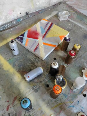 Franziska Raffaël in the Studio: Studio scenes