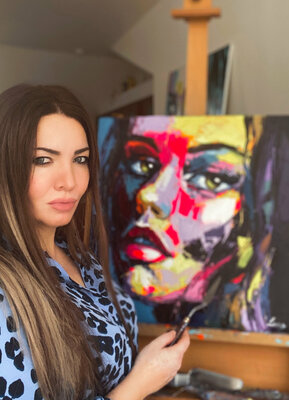 Lana Frey in the Studio