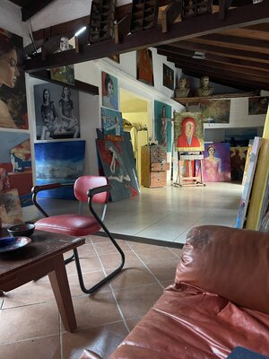 martha escondeur in the Studio: Comparto mi mundo,las largas horas que paso aquí no se sienten. Muchas veces como en esta foto, realizando un encargue para un cliente, pero todo es disfrutable.