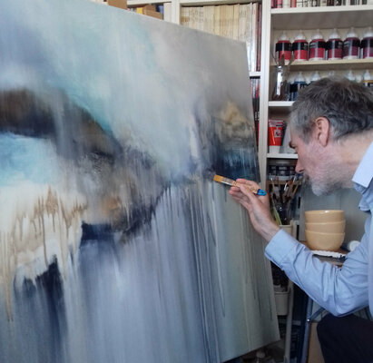 Luc Andrieux in the Studio: Derniers coups de pinceaux sur Transcendance