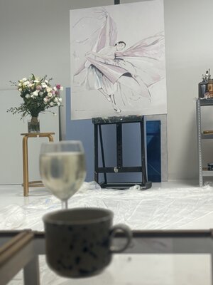 Kamila Sitak in the Studio: always welcome for good tea or wine, especially that artist has her own vineyard Si!tak