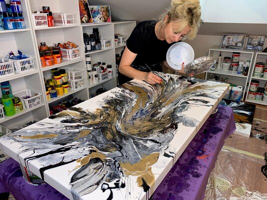Julijana Ravbar in the Studio