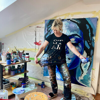 Julijana Ravbar in the Studio: Covered in paint, filled with joy, and lost in the colors of creation  19 July 2025