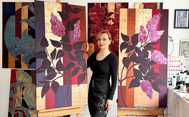 Ekaterina Moré in the Studio: Ekaterina Moré und ihre florale Werke aus der Serie Botanical Luxury