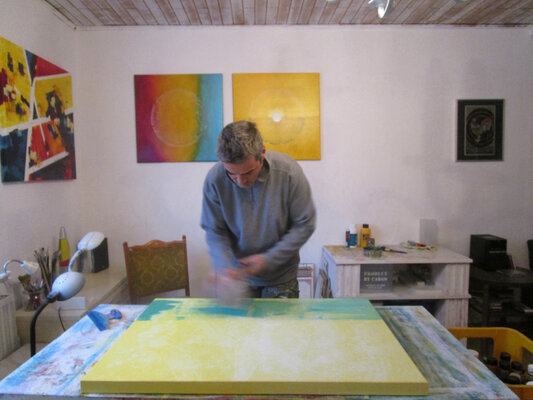 Kerstin Franz in the Studio: Mein Lebensgefährte und Kunstpartner Yogi -  mehr unter kunstyogi.de und hier als Jörg "Yogi" Schäfer
