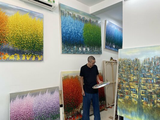 Trong Thuong Tran in the Studio
