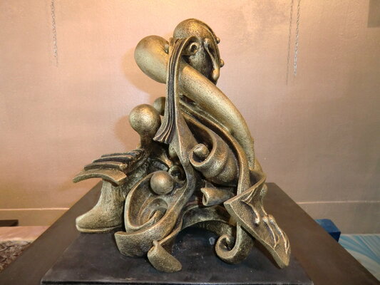 Giovanni Tomaselli in the Studio: "Ad libitum" ceramica patina a bronzo