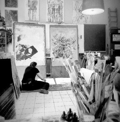 Netka Croonenborghs in the Studio: Atelier Netka - hard at work on several paintings at the same time!