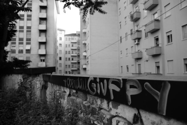 Giuseppe Valia in the Studio: street tagging