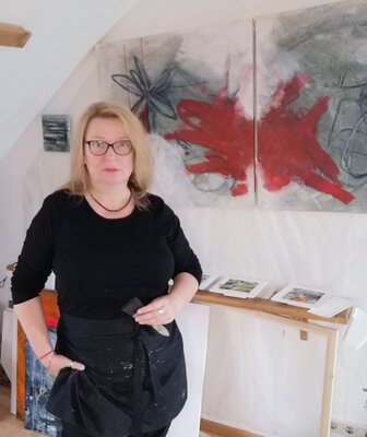 Vera Jochum in the Studio
