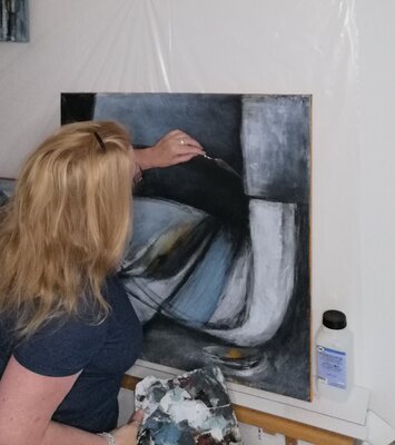 Vera Jochum in the Studio