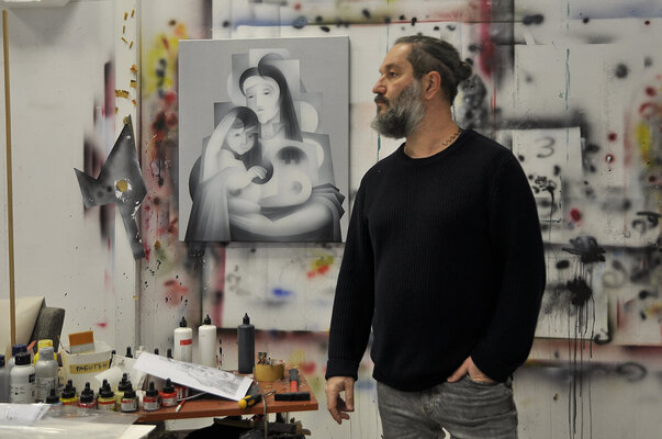 Alexander Valchev im Studio: One of my newest paintings "Mother with Child" went to France.