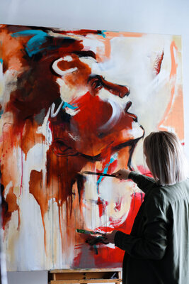Jasmin Yli-Huhtala in the Studio