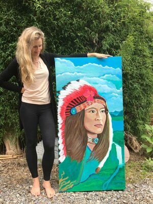 Amelie Monira Egenolf in the Studio: Bambuswald Heiligenberg, Amelie with Warrior Dream painting