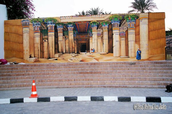 Hani Badawi Leo in the Studio: Hani Badawi created a great work with a perspective technique and perfect execution allowing the viewer's eyes to see the Temple up to 100 meters away and generating a three-dimensional effect.