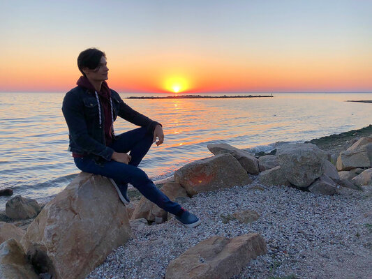 Dmitry Oleyn in the Studio: Sunset