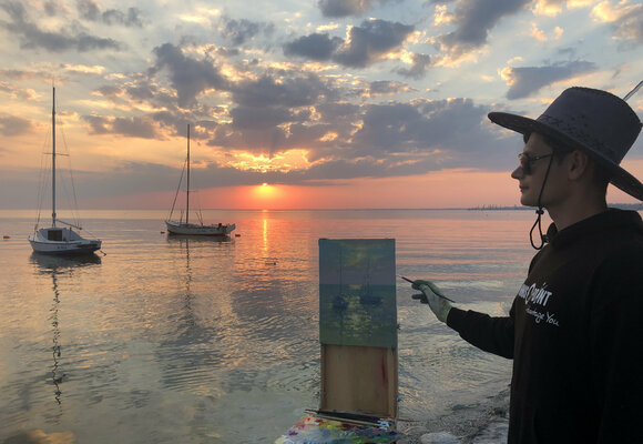 Dmitry Oleyn in the Studio: Sea sunsets are always different