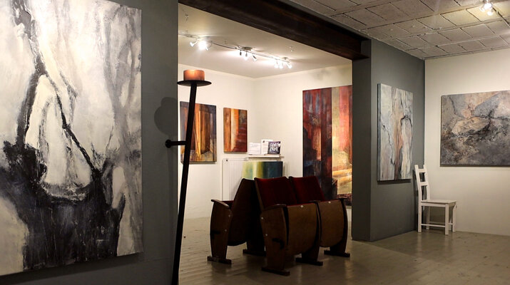 Petra Knauer in the Studio: Die Galerie Pe&Pe gehört zum Atelier. - Galerie Pe&Pe is part of the studio. My husband Peter Knauer and I exhibit here together.