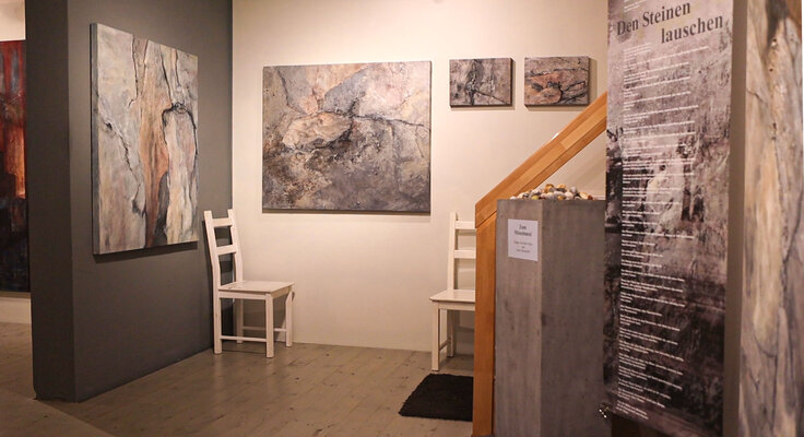 Petra Knauer in the Studio: Ich stelle in der rechten Hälfte aus, mein Mann Peter Knauer in der linken. - I exhibit in the right half, my husband Peter Knauer in the left.