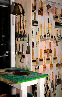 Peter Knauer in the Studio: Jeder Pinsel muss zu meiner malerischen Absicht passen. - Every brush has to fit my painterly intent.