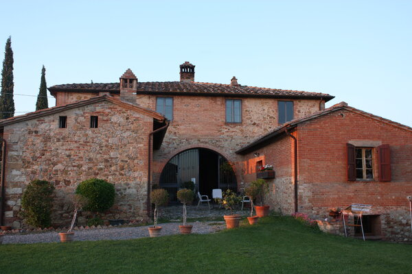 Gerlinde Kosina in the Studio: casa cernano - in castelnouva beradenga -    das zentrum der malkurse - nähe siena und 90 km von florenz entfernt - eine zweite heimat...