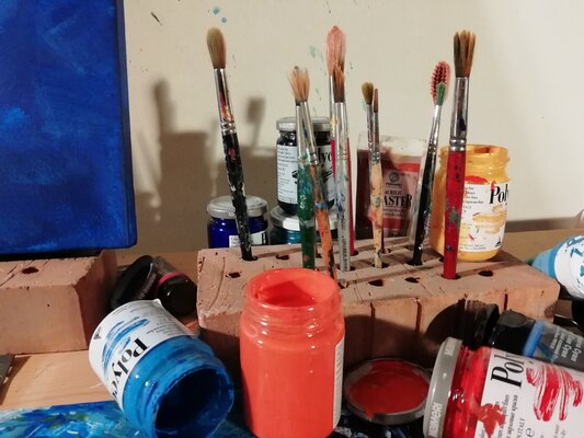 Alessandro Piras in the Studio: A new way to use a brick.
