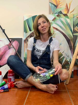 Tuzhilkina Maria in the Studio: Acrylic is a great material to work with. Thanks to him, I create clear lines and shapes, I like its properties, fast drying and the ability to apply several layers in just a couple of minutes.