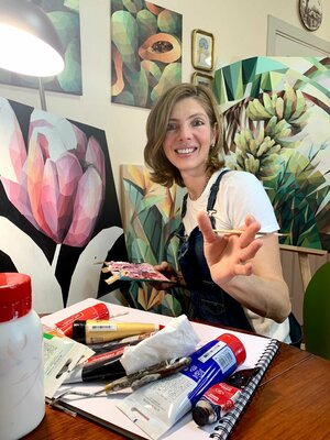 Tuzhilkina Maria in the Studio: In my work, the main thing is the clarity of the elements so that every triangle in my cubist puzzle is perfect.