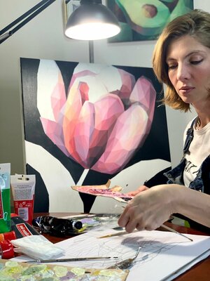 Tuzhilkina Maria in the Studio: Night is my favorite time for creativity. Lots of music, lots of tea and no one disturbs. This is just my time!