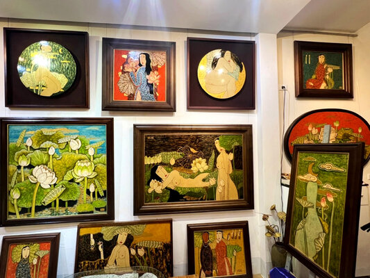 Bui Trong Du in the Studio