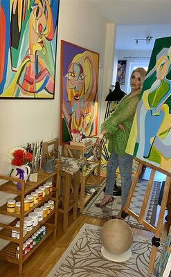 Olja Mesec in the Studio: In the studio.