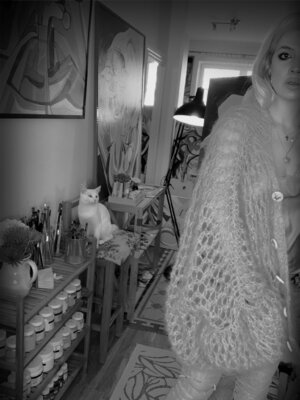 Olja Mesec in the Studio: The best white helper.