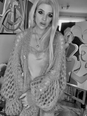 Olja Mesec in the Studio: In the studio.