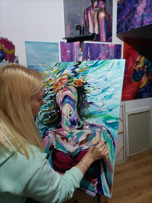 Aliaksandra Tsesarskaya in the Studio