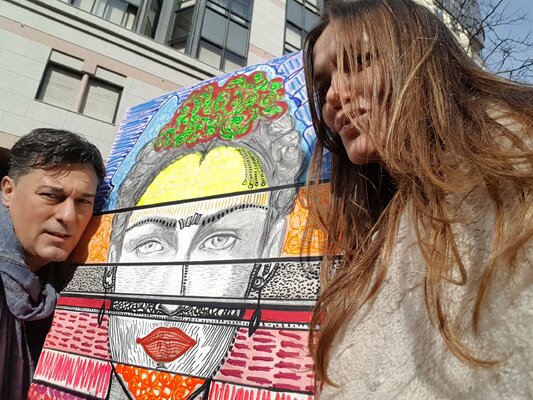 Franck Sastre in the Studio: Ce tableau "Frida" représente notre engagement personnel à joindre nos deux mains et notre imagination créatrice pour peindre un tableau ensemble.